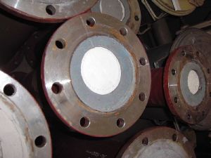 Asymmetrical anti-abrasive lining from Tribet in bend and in outbound straight section of pipeline